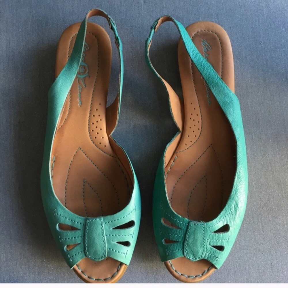 Born Peep-Toe Leather Sandals